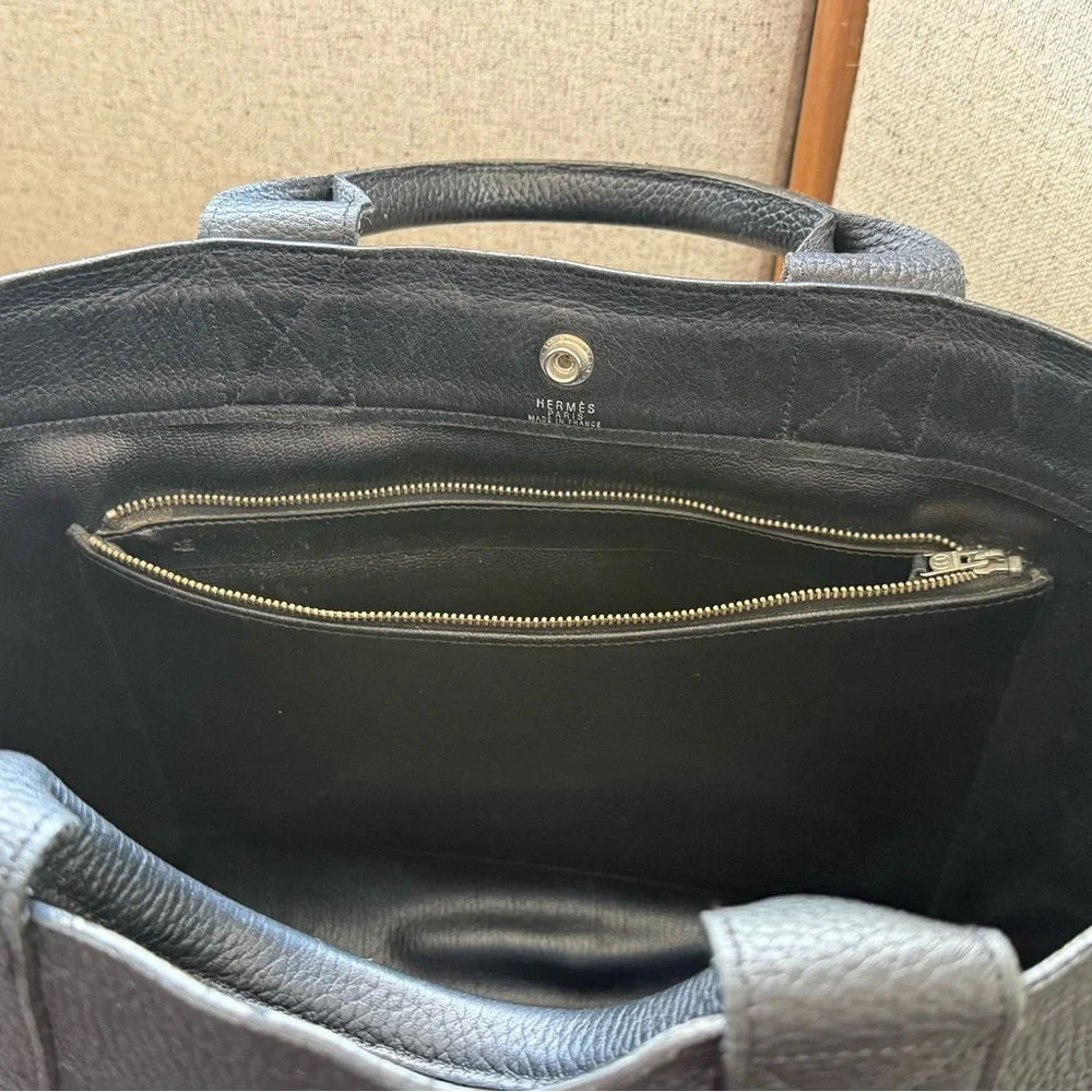 Hermès Unisex Black Leather Tote Bag – Classic Pebbled Carryall- shopping